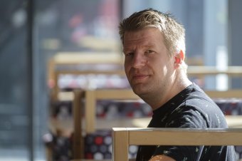 Bence és Szandi a gonosz vírus ellen: a szorongással száll szembe a költő-slammer