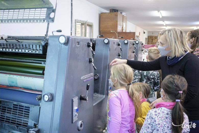 Könyvlapokon megelevenedő mesefigurákra várva •  Fotó: Veres Nándor