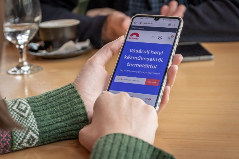 Elmaradt vásárok helyett: online közösségi áruház kézműveseknek