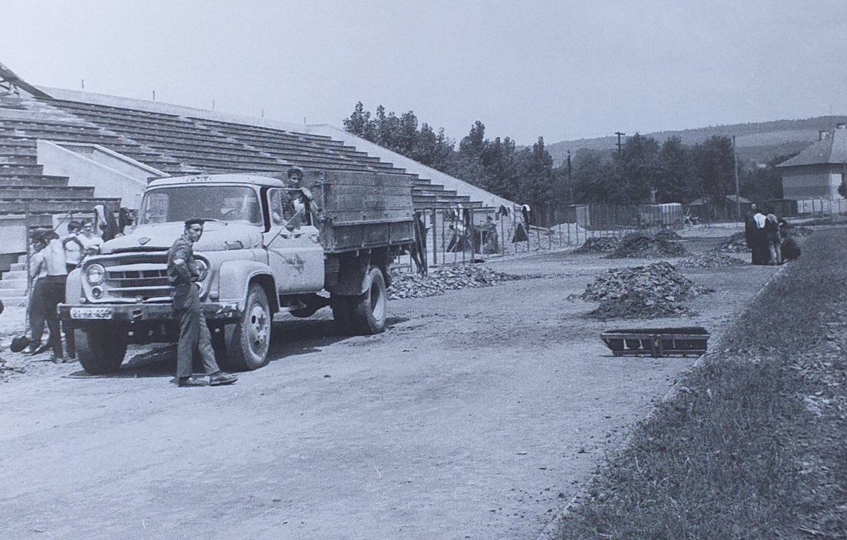 A futballpályára is bement a víz (1970) •  Fotó: Forrás: Márton Zsigmond könyve
