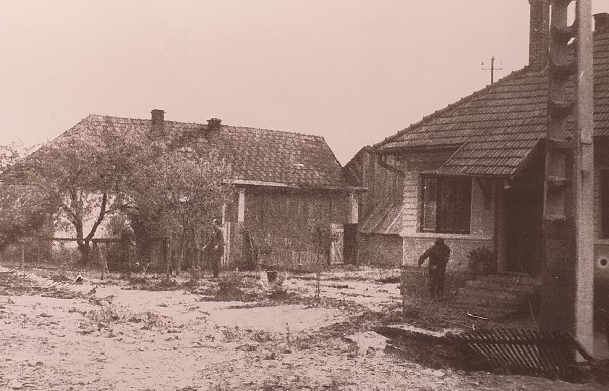 Megtöltötte hordalékkal a várost a folyó (1970) •  Fotó: Forrás: Márton Zsigmond könyve