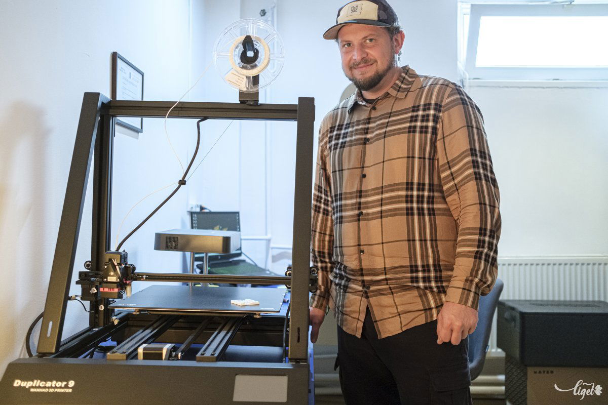 Burján Zsolt. 3D-nyomtatót is bevetnek a tervezésbe •  Fotó: Veres Nándor