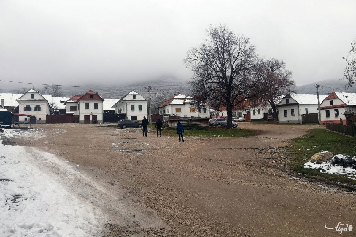 Torockó jellegzetes házai és képekről gyakran visszaköszönő központja •  Fotó: Simon Virág