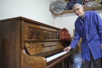Életet lehelni a vén zongorába: Kedves Péter