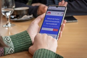 Elmaradt vásárok helyett: online közösségi áruház kézműveseknek