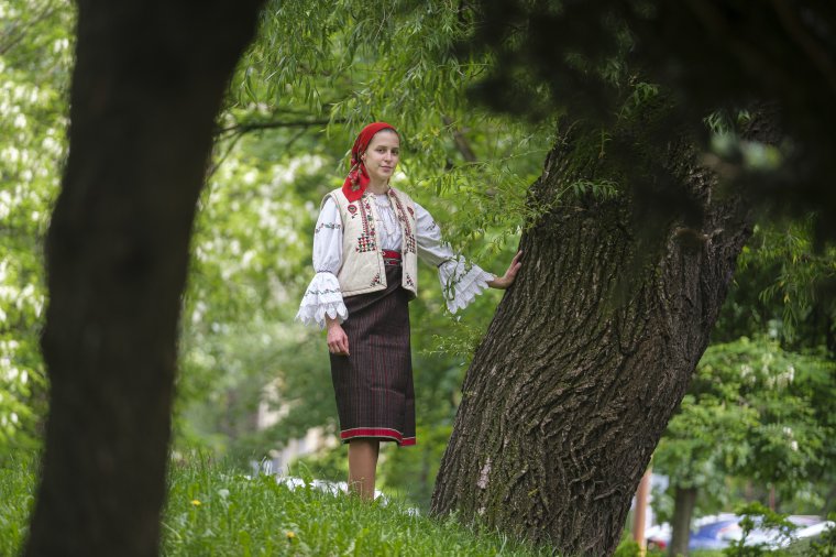 A viselet teremtő ereje: Halász Anna