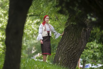 A viselet teremtő ereje: Halász Anna