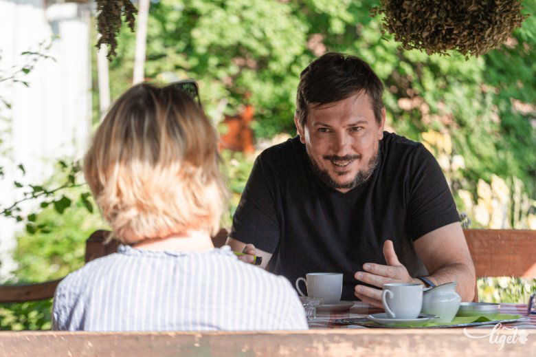 Domokos László Csíkszentkirályt tekinti szülőfalujának. Nyaranta hazalátogat ide a feleségével és a fiával •  Fotó: Pinti Attila