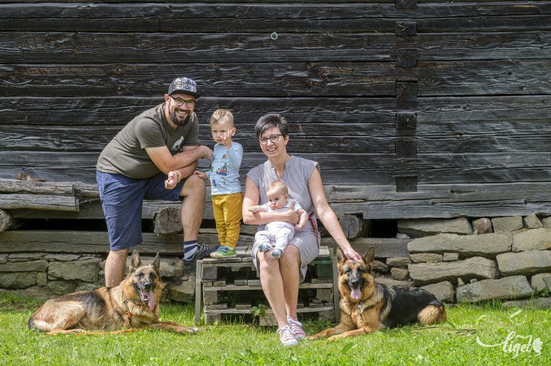 Beáta, Janka, Mózes és Hunor. No meg Frida és Dáma •  Fotó: Veres Nándor