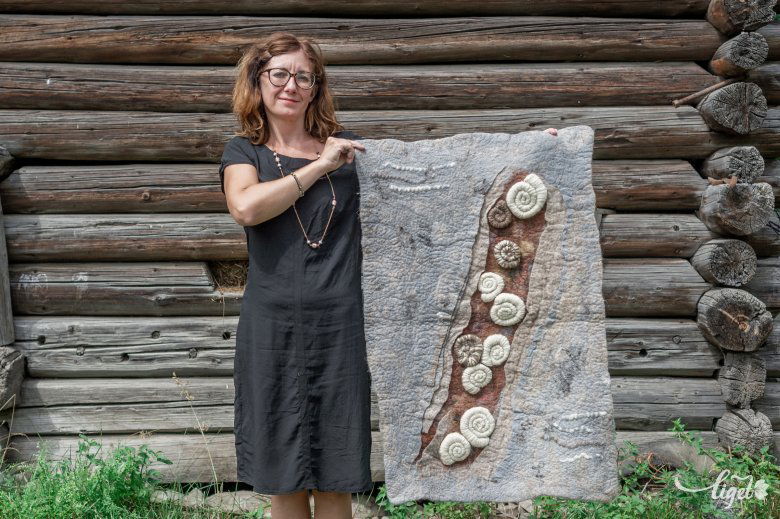 Nagy méretű fali szönyegek, nemez képek is készülnek a svájci műhelyben •  Fotó: Pinti Attila