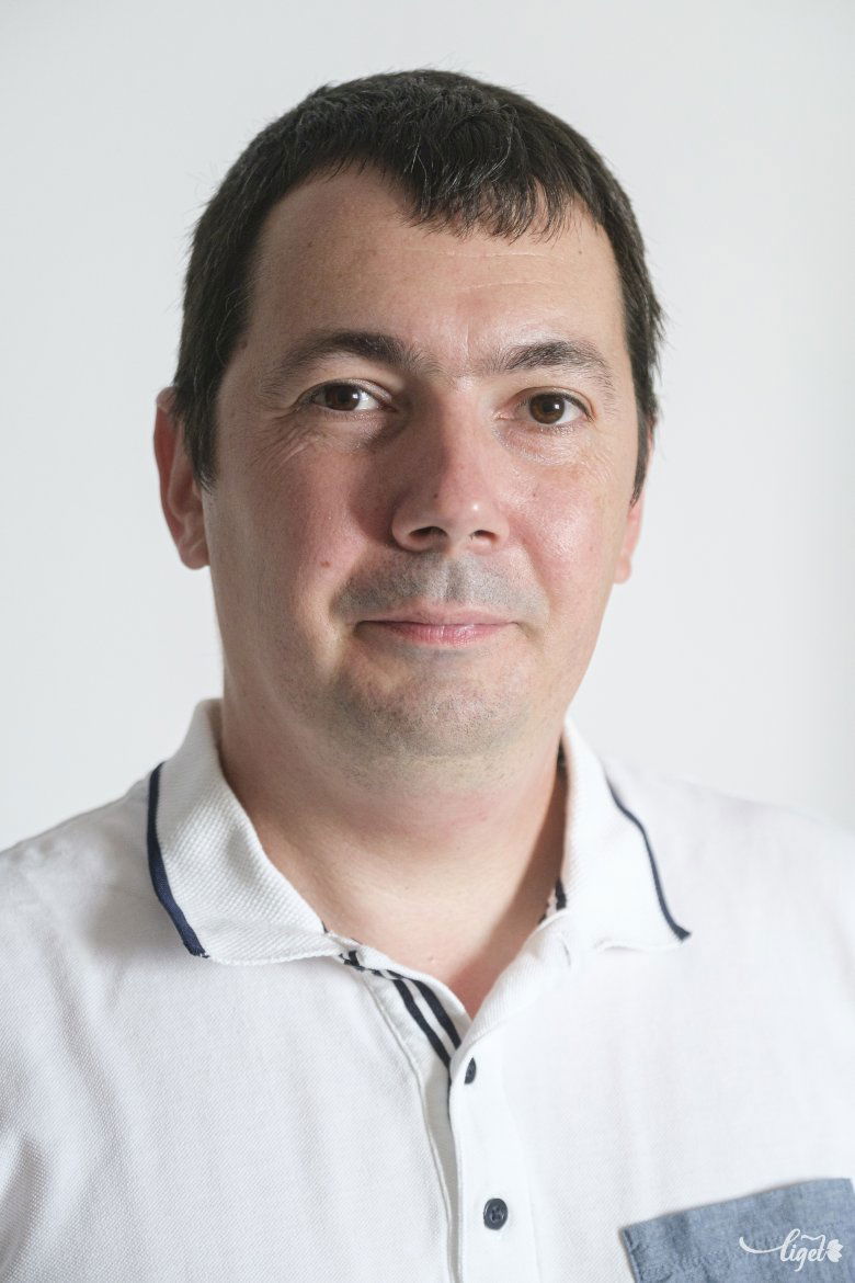 Szilágyi Levente mintegy huszonöt éve gyűjti a régi pénzeket •  Fotó: Veres Nándor