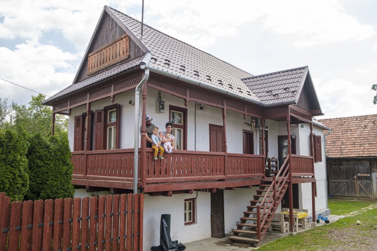 Csaholástól hangos évszázados falak