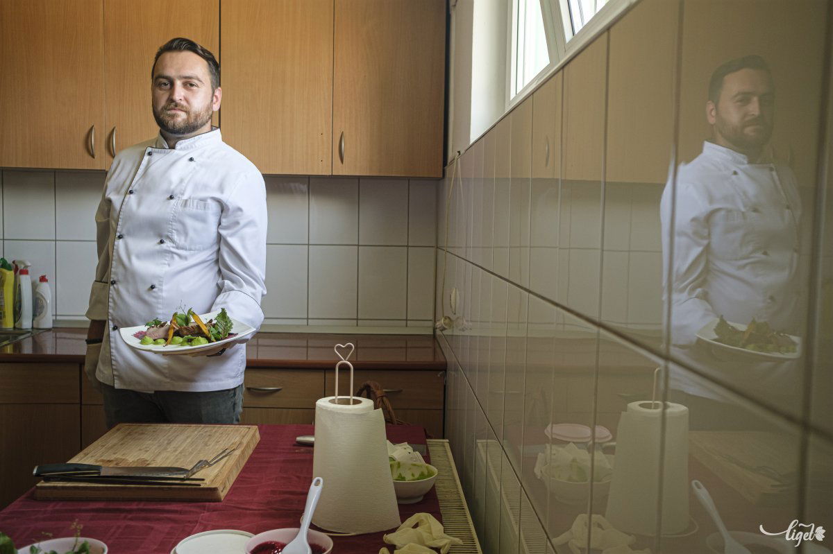 András László a konyhában avagy A. L. in the kitchen •  Fotó: Veres Nándor