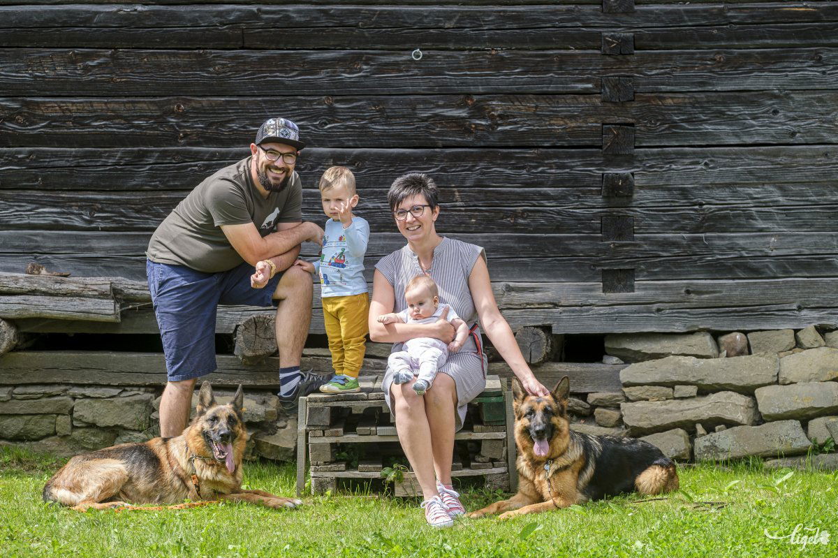 Beáta, Janka, Mózes és Hunor. No meg Frida és Dáma •  Fotó: Veres Nándor