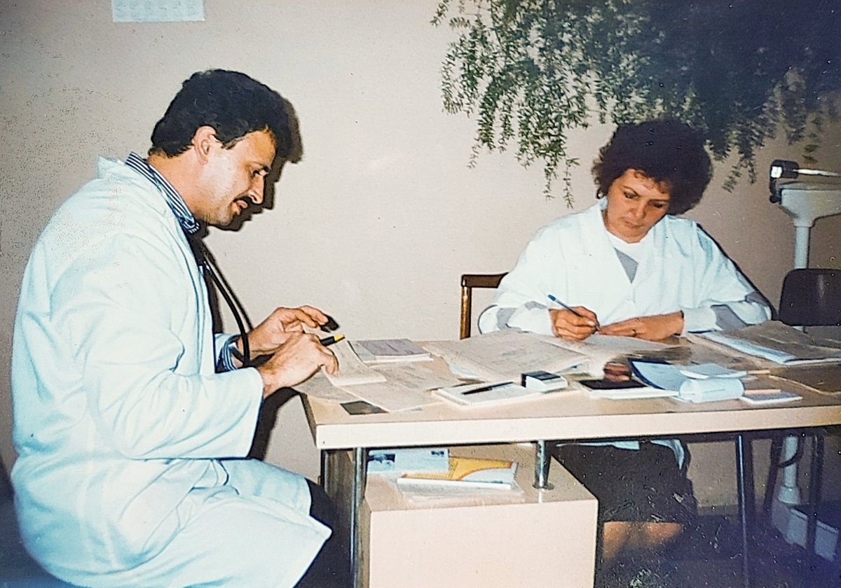 Belgyógyászati rendelő a rendelőintézetben (poliklinikán) 1995-ben •  Fotó: Forrás: Amza Éva személyes archívuma