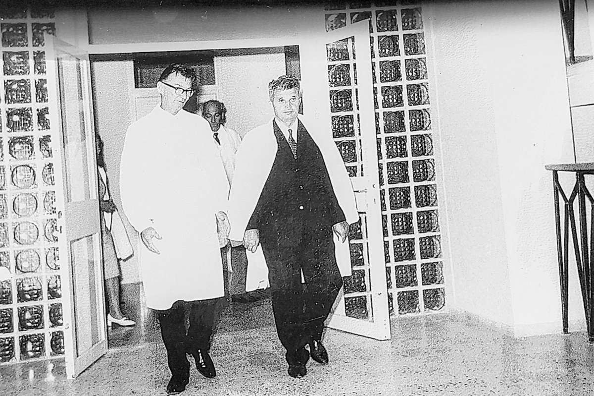 Nicolae Ceaușescu főtitkár a kórházavatáson, 1971. augusztus 14-én •  Fotó: Forrás: Aurel Sbârcea archívuma