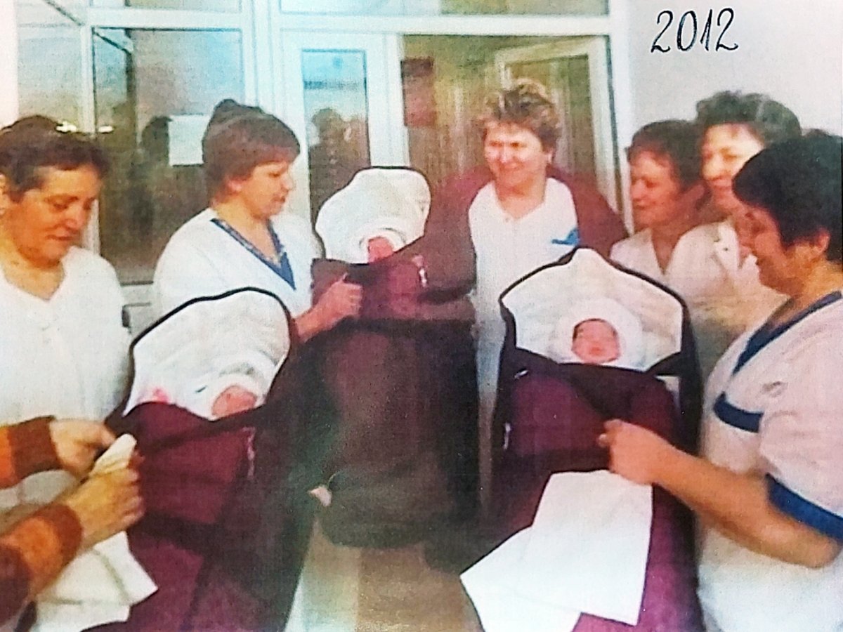 Nagy ünnep volt 2012-ben, amikor hármas ikrek jöttek világra a kórházban •  Fotó: Forrás: a Csíkszeredai Megyei Sürgősségi Kórház gyűjtése