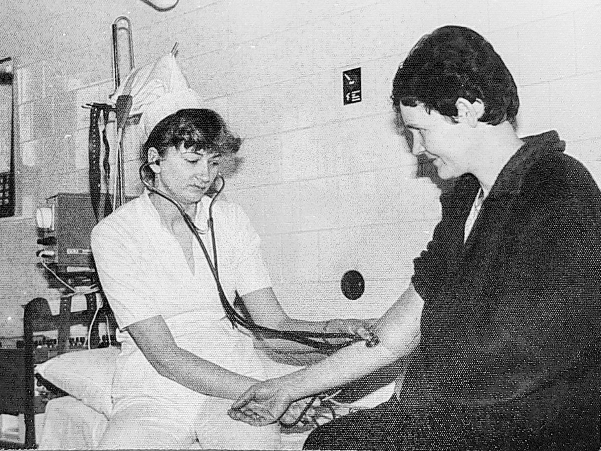 EKG-labor a kardiológián 1985-ben •  Fotó: Forrás: Amza Éva személyes archívuma