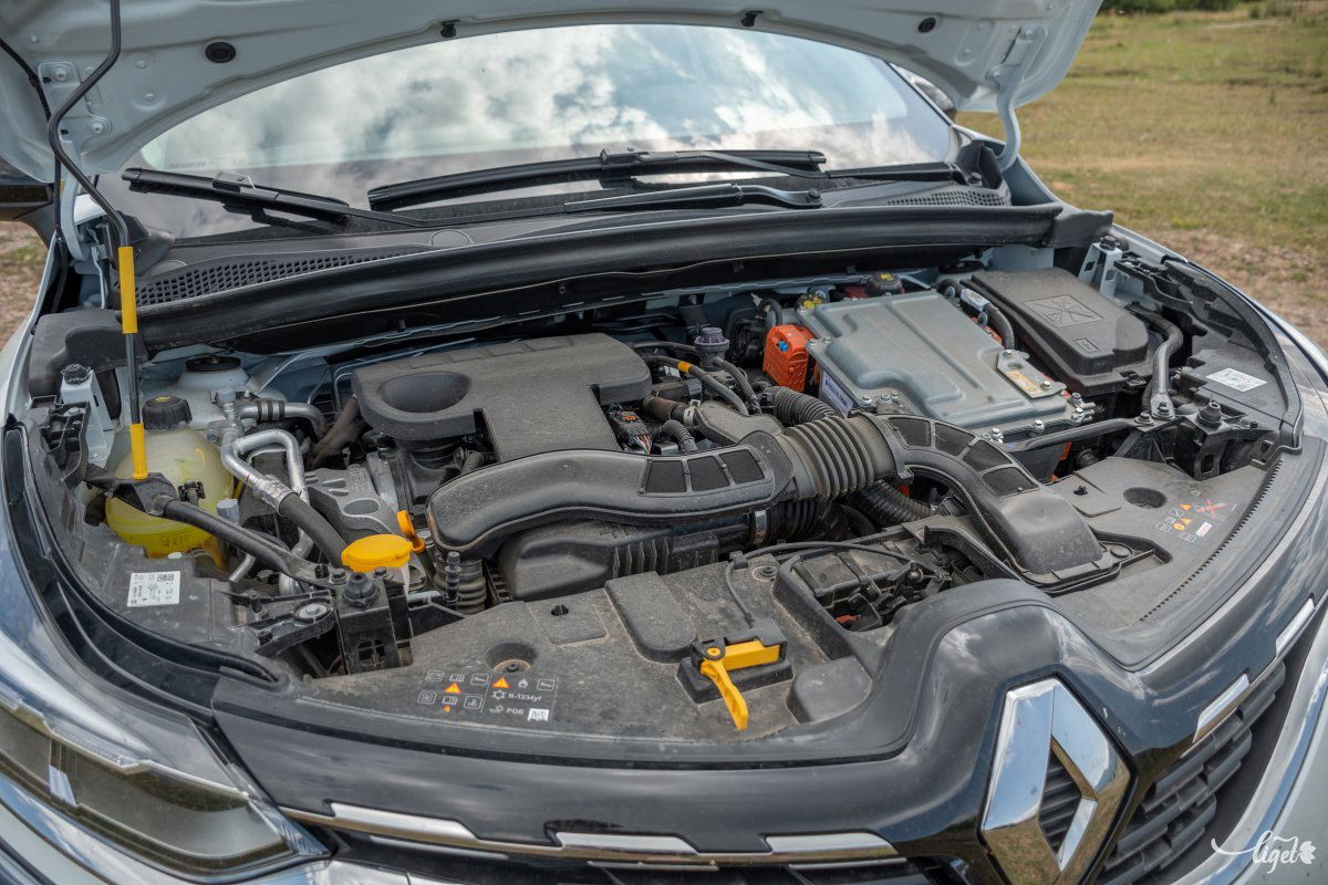 Egy benzin- és két villanymotor gondoskodik a haladásról. Modern technika •  Fotó: Pinti Attila
