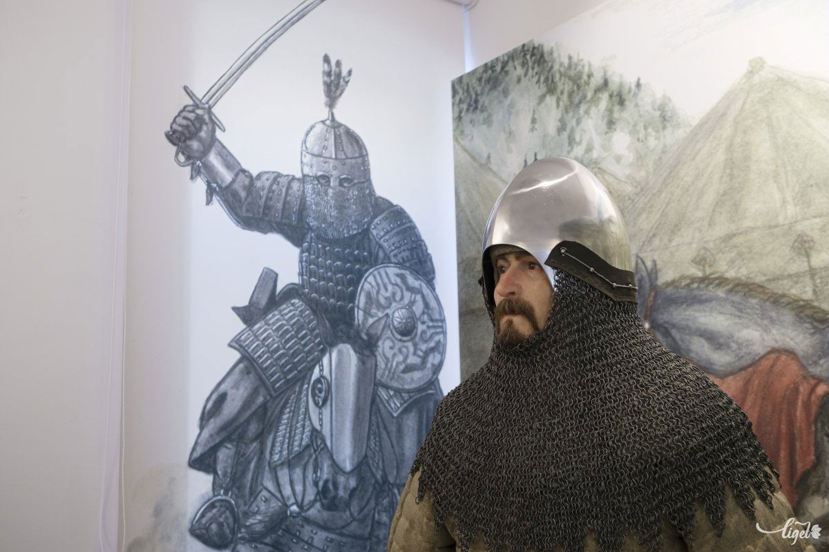 Nem egy könnyű nyári viselet •  Fotó: Veres Nándor