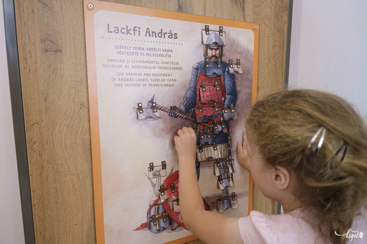 Interaktív tábla. A gyerekeknek is akad bőven felfedeznivaló
A képen az egyik leghíresebb székely ispánt láthatjuk, Laczkfi Andrást, aki 1345-ben önálló hadjáratot vezetett Moldva irányába a tatárok ellen •  Fotó: Veres Nándor