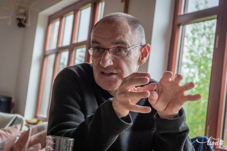 „A legfontosabb mozgatórugó ahhoz, hogy megírjam ezt a könyvet, az volt, hogy egyfajta emléket szerettem volna állítani az őseimnek, elsősorban nagymamámnak és édesapámnak” •  Fotó: Pinti Attila