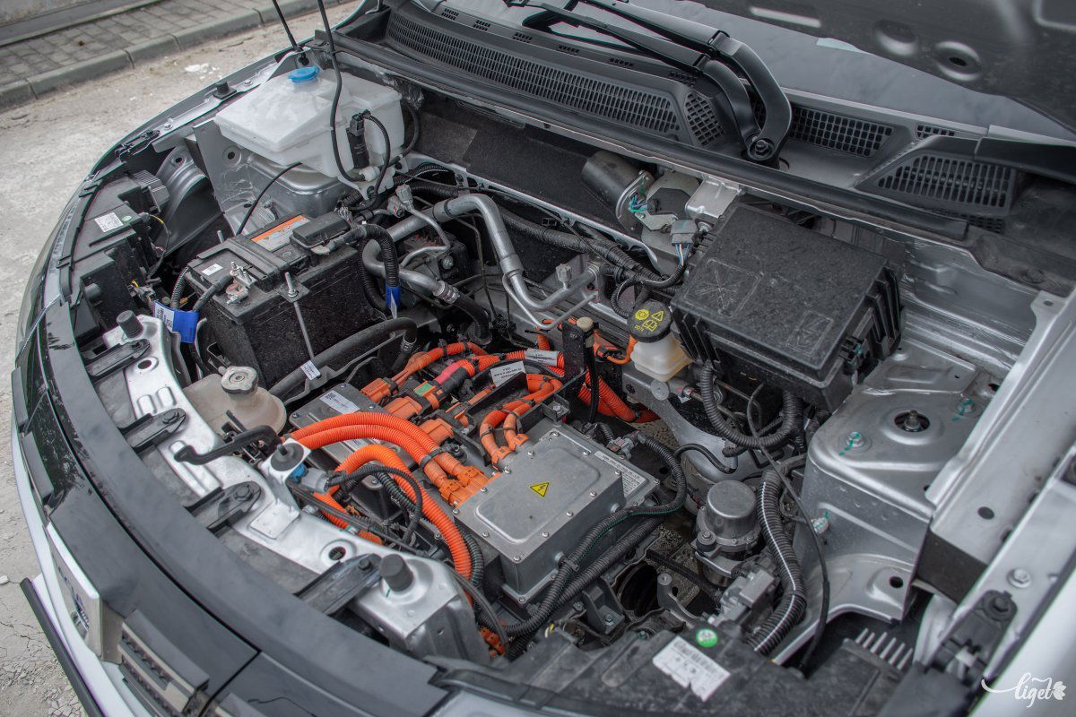 Mélyen ülő villanymotor kevés lóerővel, de magas forgatónyomatékkal •  Fotó: Pinti Attila
