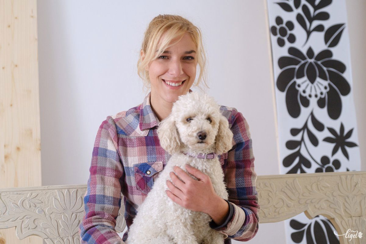 Dórát kutyája, Pipi is elkísérte erdélyi útjára &bullet;  Fotó: Veres Nándor