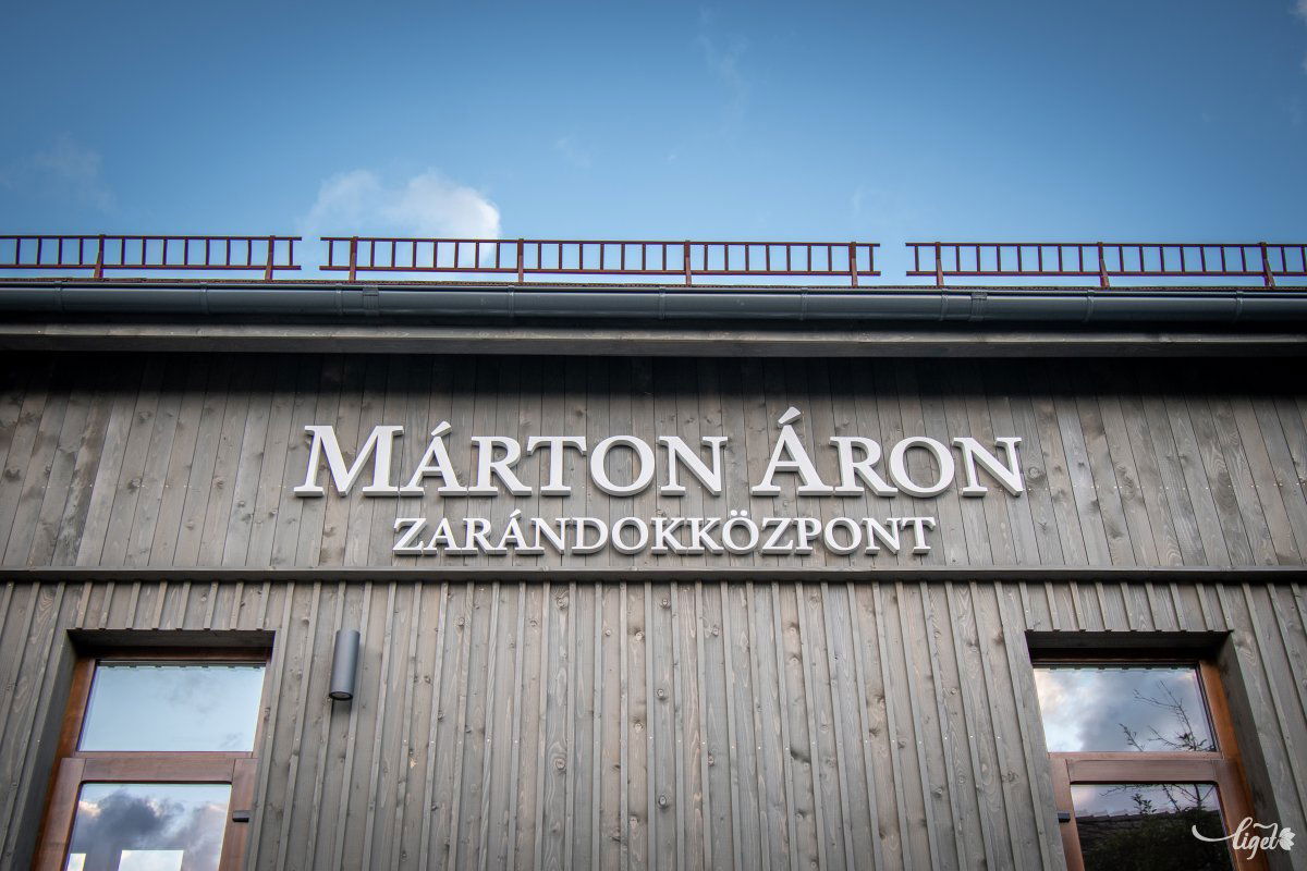 A zarándokközpont homlokzata •  Fotó: Pinti Attila