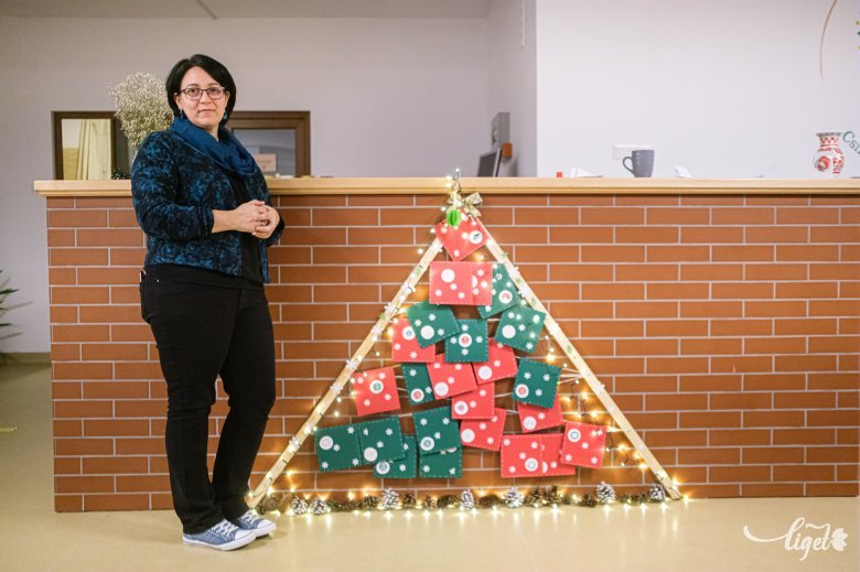 Gabriella és a mindannyiuk tetszését elnyert adventi kalendárium •  Fotó: Veres Nándor