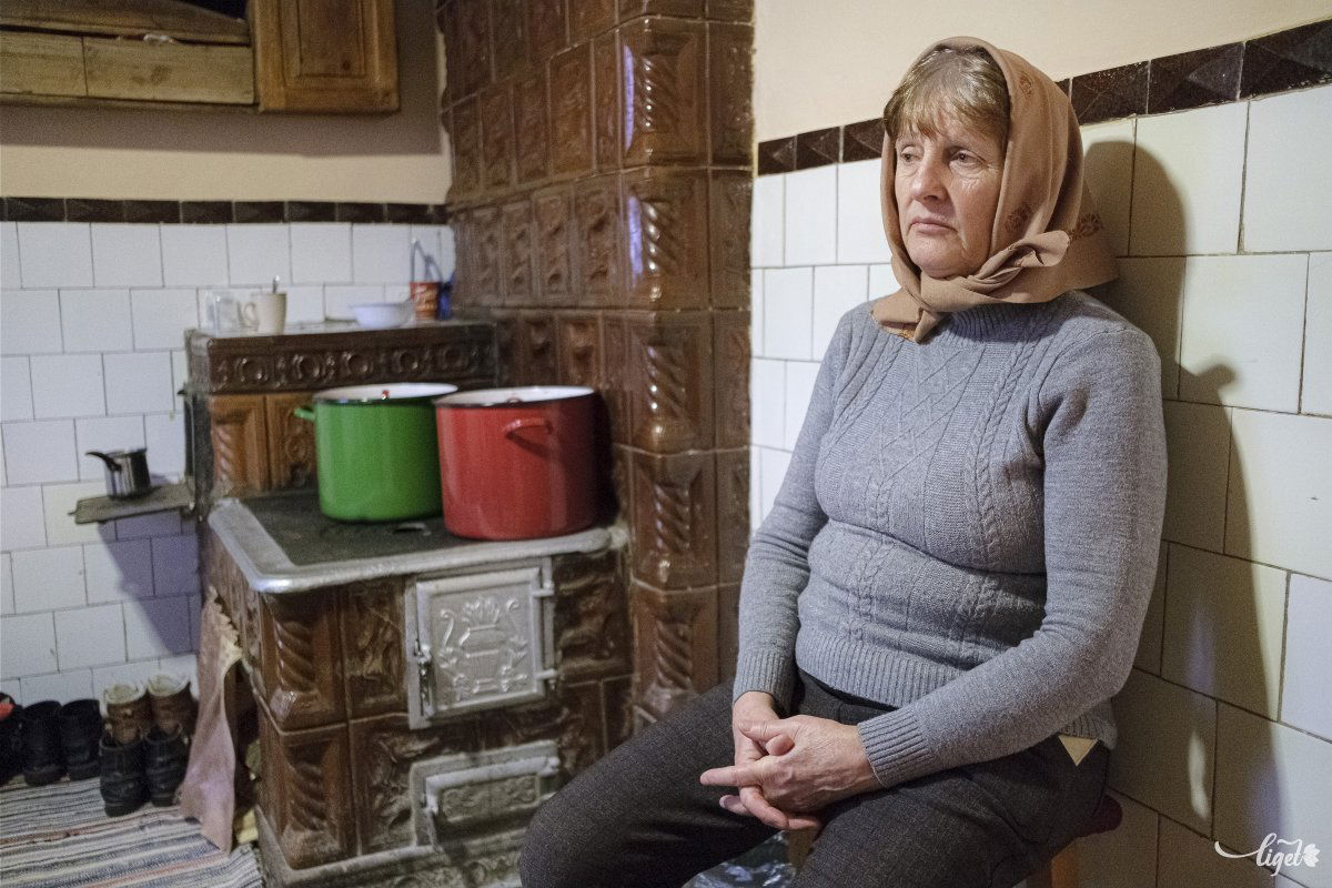 Két nagy edényben főtt az ötszáz darab galuska •  Fotó: Veres Nándor