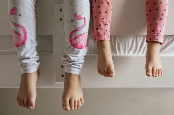 Nagy hiány van a nevelőszülőkből, és éppen most szigorították a nevelőszülővé válás feltételeit