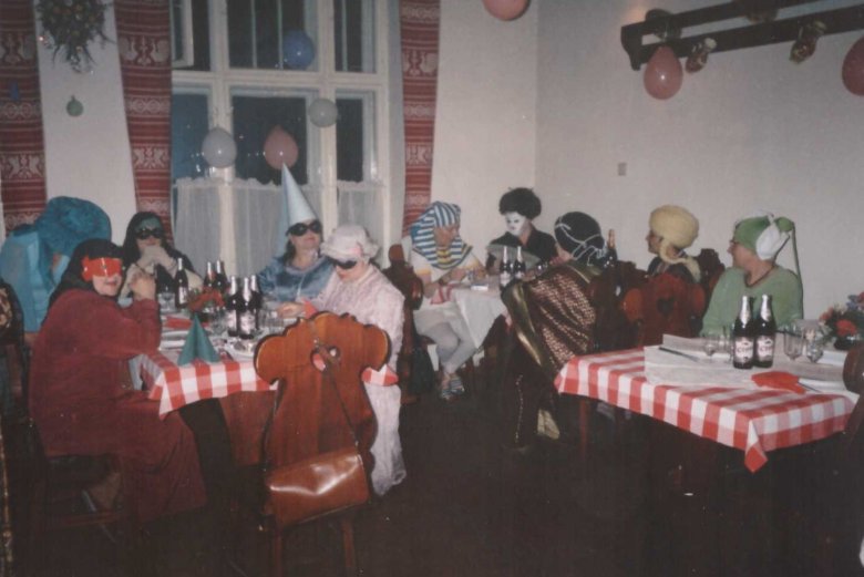 2001-ben is tartottak jótékonysági farsangi bált •  Fotó: Forrás: Csíki Hölgyek Társasága