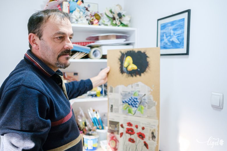 Sok képét elajándékozza, másokat a felesége nem engedi ki a házból •  Fotó: Veres Nándor