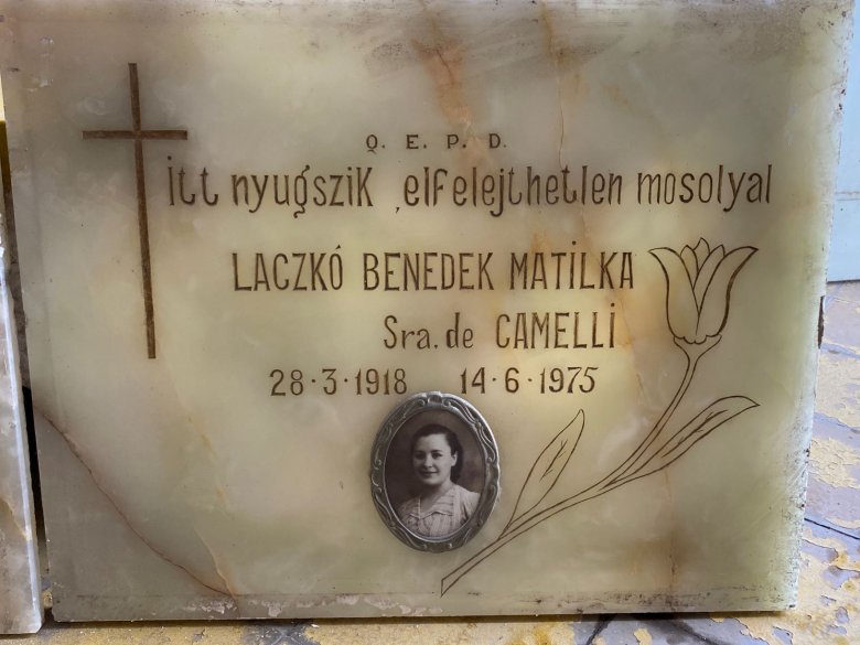„Nyomra” vezető sírkő Tucumanban •  Fotó: Forrás: Laczkó-Benedek család/Zsonda Márk