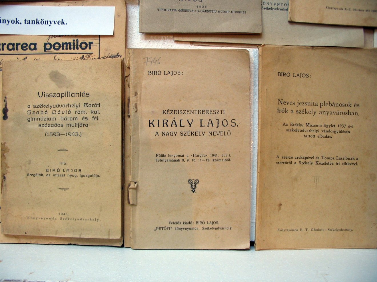 Biró Lajos köteteinek borítója •  Fotó: Forrás: Tamási Áron Gimnázium