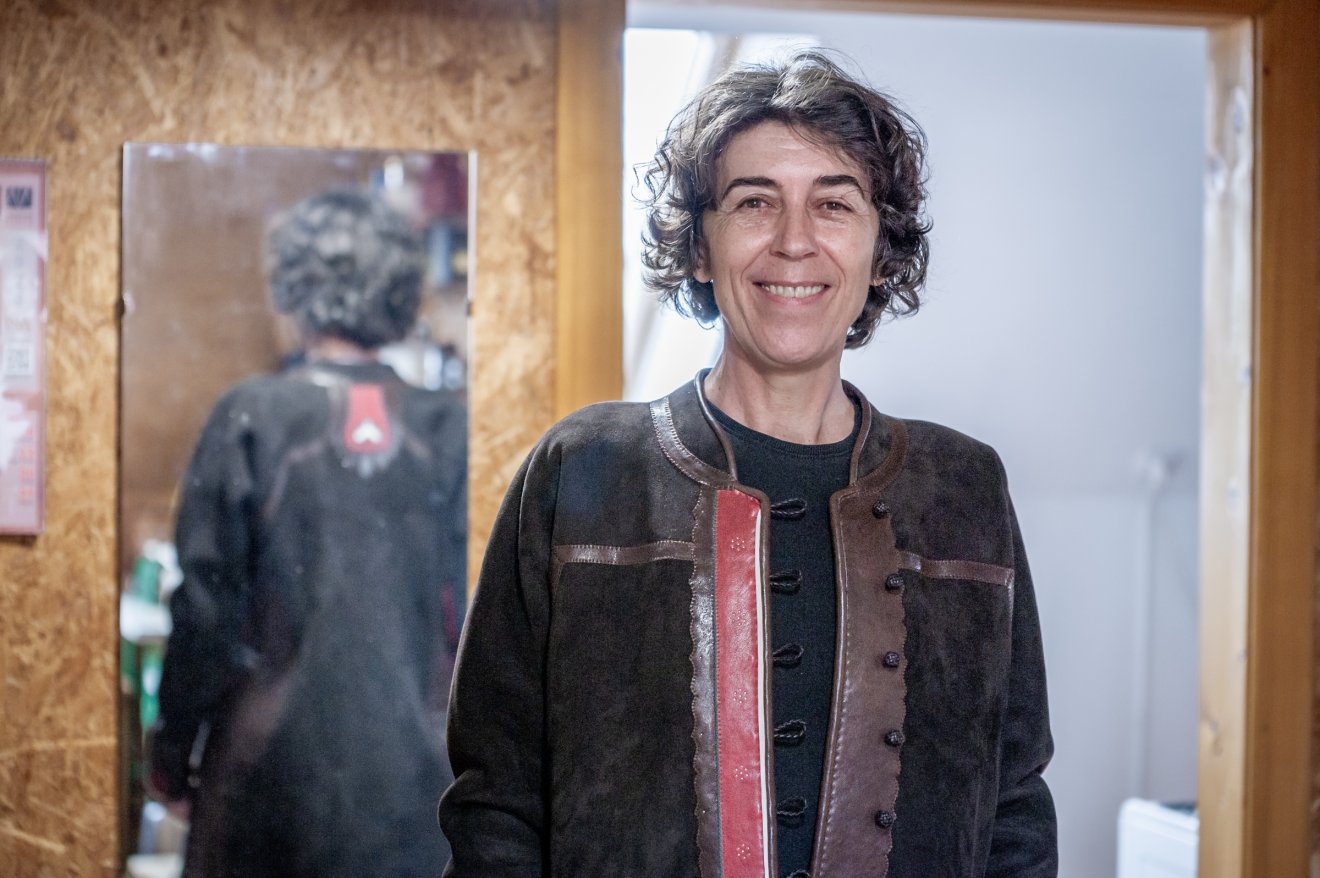 Szász Judit méltán büszke a saját készítésű bundára •  Fotó: Pinti Attila