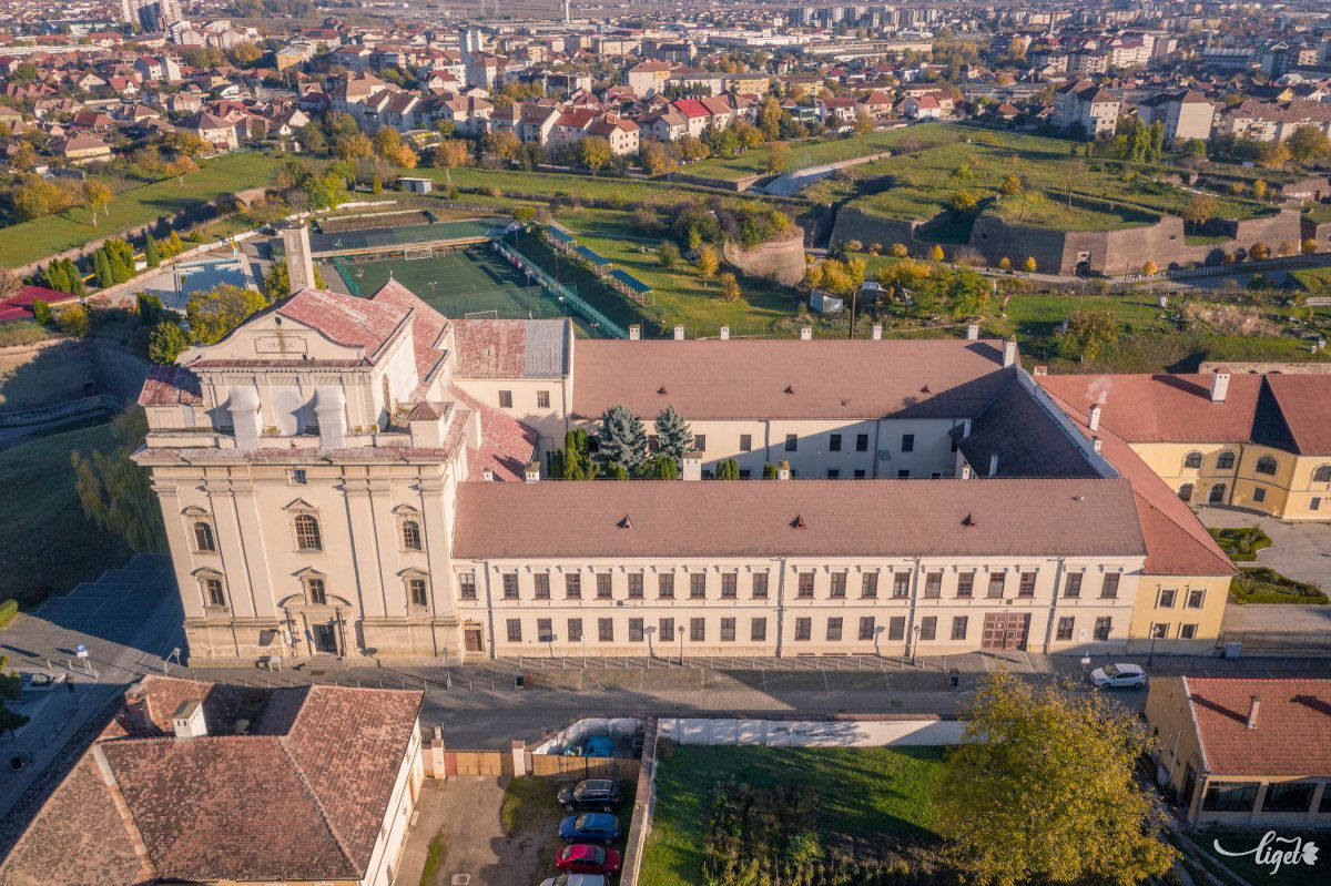 Az egykori trinitárius rend temploma és kolostora, ahol ma a papképzés zajlik •  Fotó: Pinti Attila