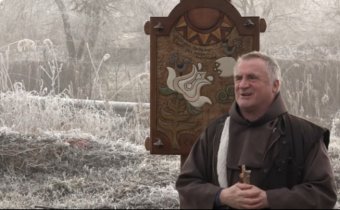 Dél-Erdély vallási, történelmi és természeti kincseit mutatja be a Duna nézőinek Böjte Csaba