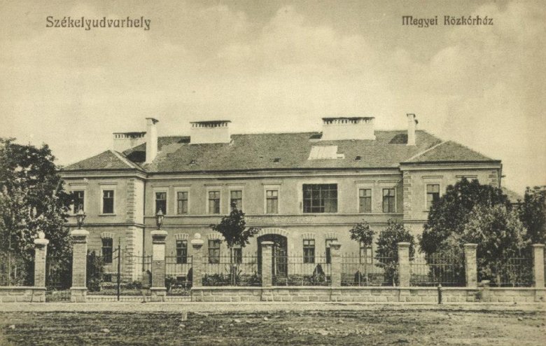 A régi kórház egy korabeli képeslapon •  Fotó: Ismeretlen / Forrás: Vofkori György kiadványa