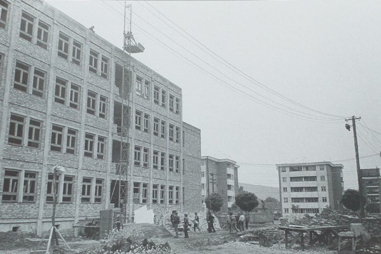 Épül a kórház (1978) •  Fotó: Forrás: Márton Zsigmond kiadványa