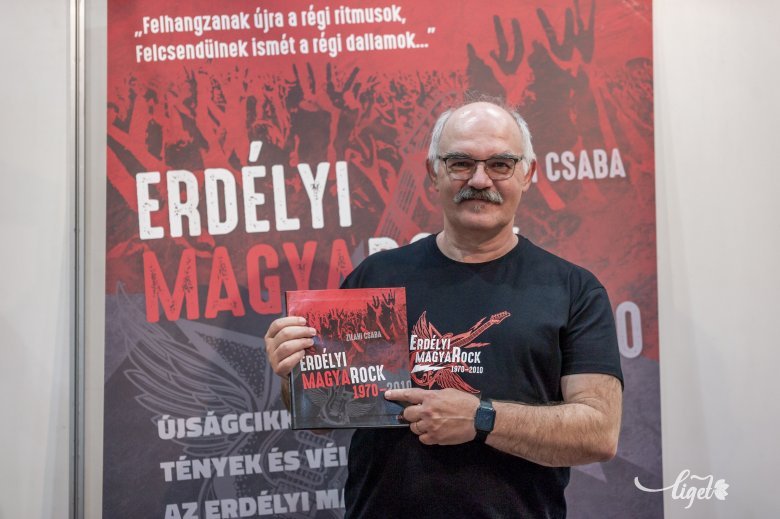 Zilahi Csaba 91 zenekart és előadót sorakoztat fel a könyvben •  Fotó: Pinti Attila