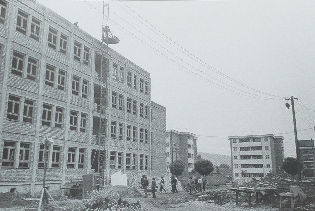 Épül a kórház (1978) •  Fotó: Forrás: Márton Zsigmond kiadványa