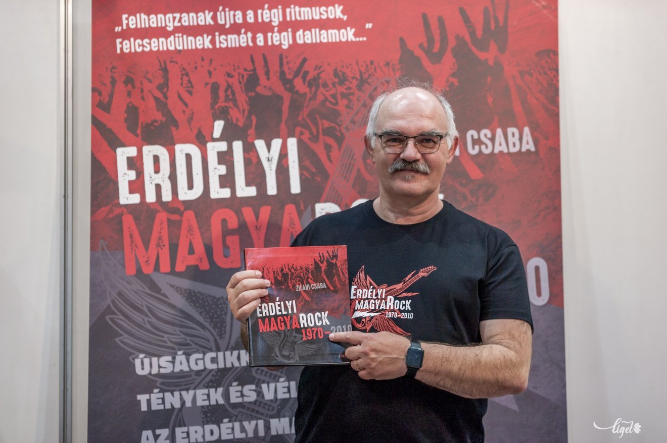 Zilahi Csaba 91 zenekart és előadót sorakoztat fel a könyvben •  Fotó: Pinti Attila