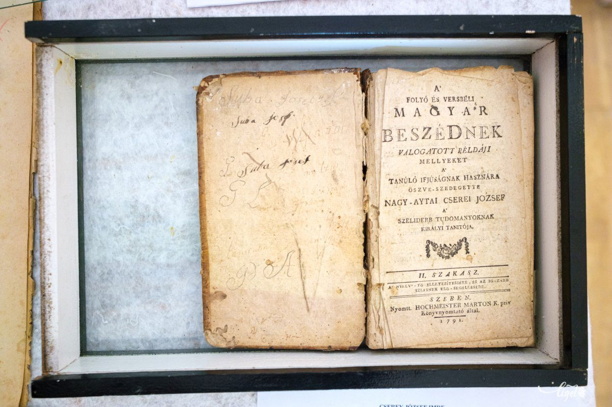 A kiállítás legrégebbi darabja 1791-ből •  Fotó: Veres Nándor