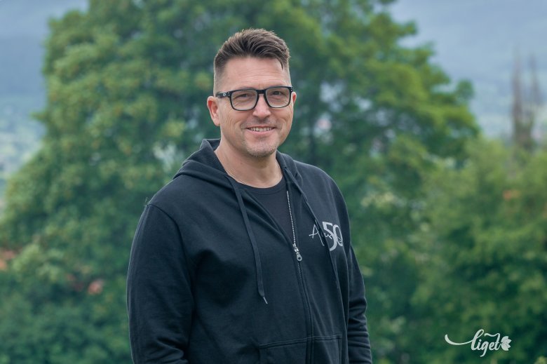 „Amit írok, az személyes, megélt élményekből születik, így személyes élménnyé válhat mások számára is” •  Fotó: Pinti Attila