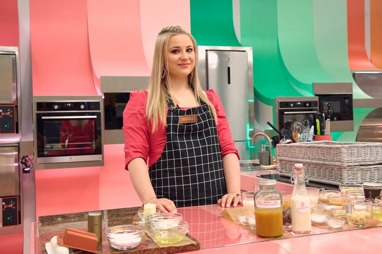 Tankó Barbara jogász végzettségű, sokáig csak otthoni sütögetésként fogta fel a cukrászatot •  Fotó: RTL Magyarország/Tulok András