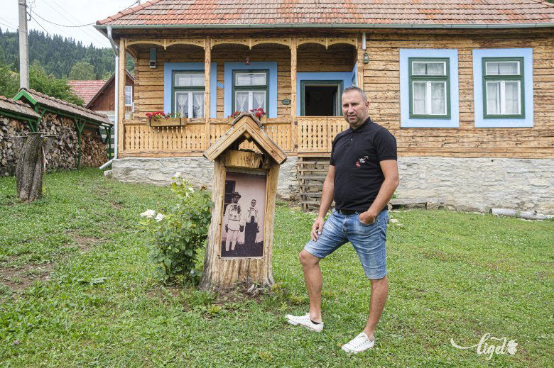 Antal Tibor és az egykori tulajdonosok emléke •  Fotó: Veres Nándor