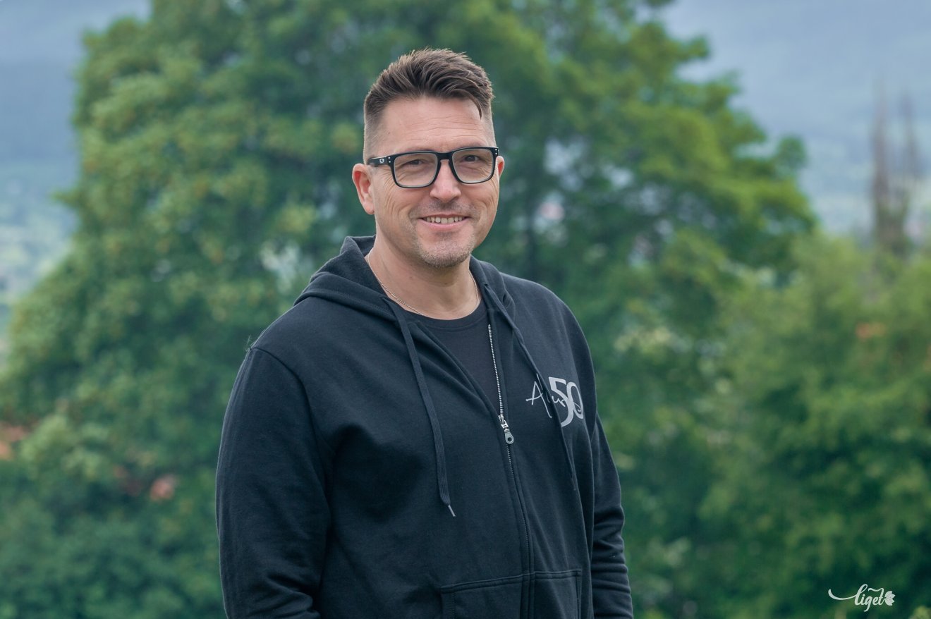 „Amit írok, az személyes, megélt élményekből születik, így személyes élménnyé válhat mások számára is” •  Fotó: Pinti Attila