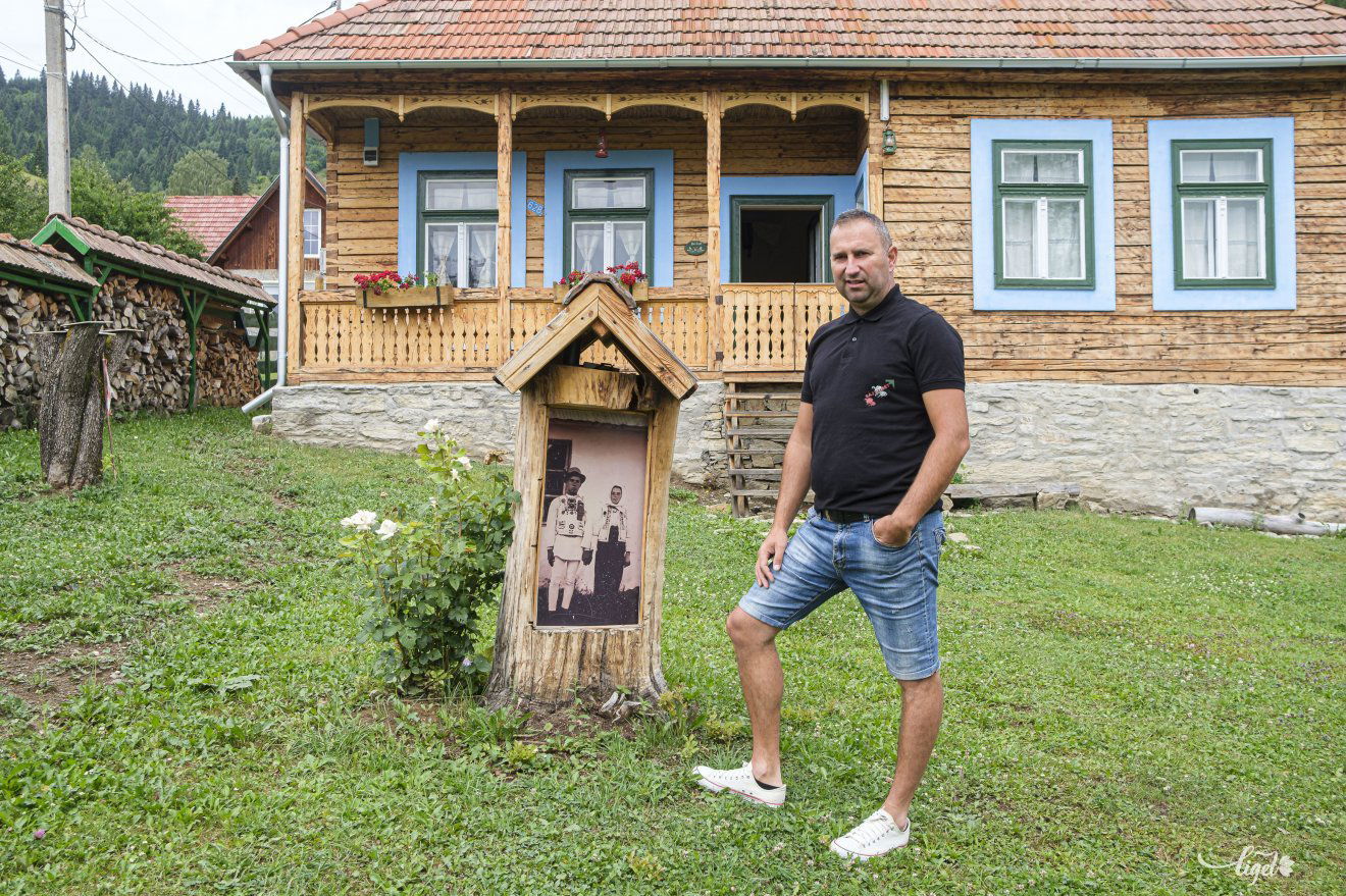 Antal Tibor és az egykori tulajdonosok emléke •  Fotó: Veres Nándor